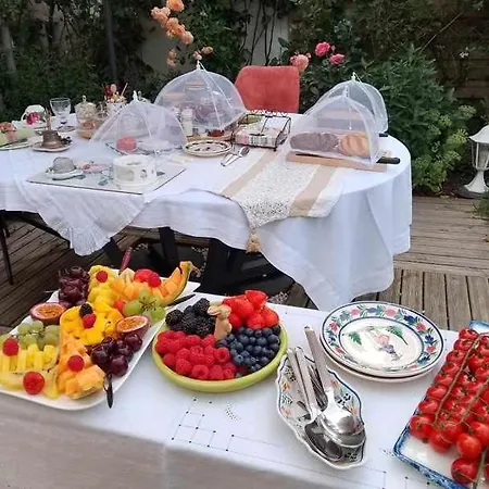 Marie La Fee Endormie, 'breizh Brunch' & Balneo 住宿加早餐酒店